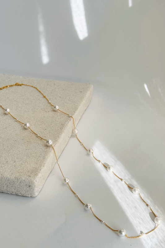 Colar Longo Pérolas France Dourado
