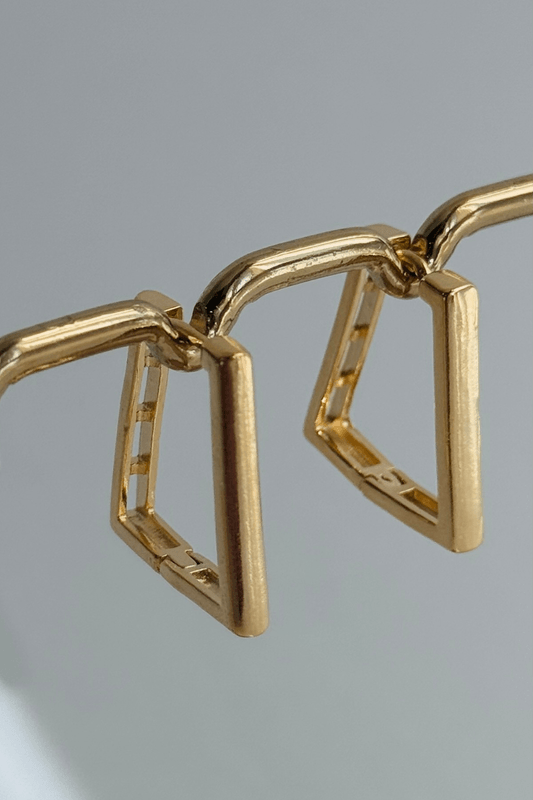 Brinco Argola Triângulo III Dourado