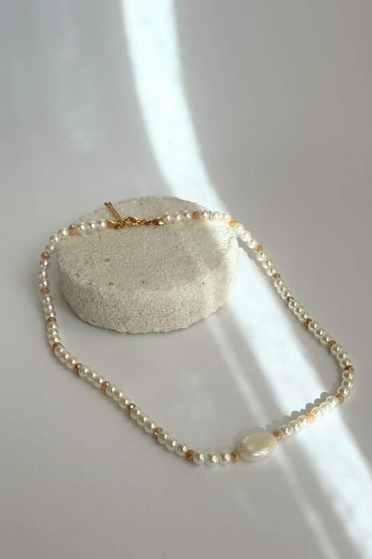 Colar Pérolas e Cristais Nude Dourado