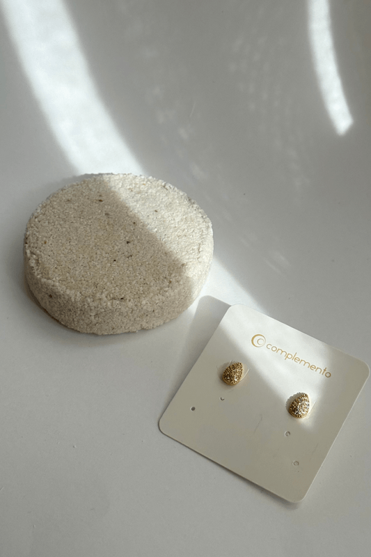 Brinco Mini Gota Cravejada Dourado