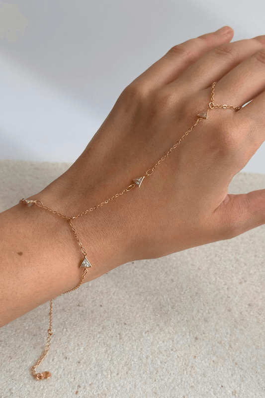 Pulseira Hand Chain Triangle Dourado Pulseira Hand Chain Triangle Dourado