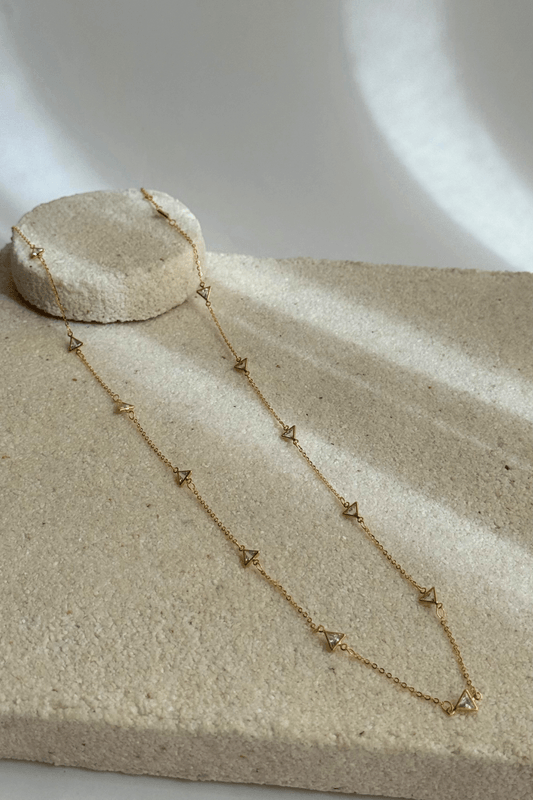 Colar Triângulo Zircônias Dourado