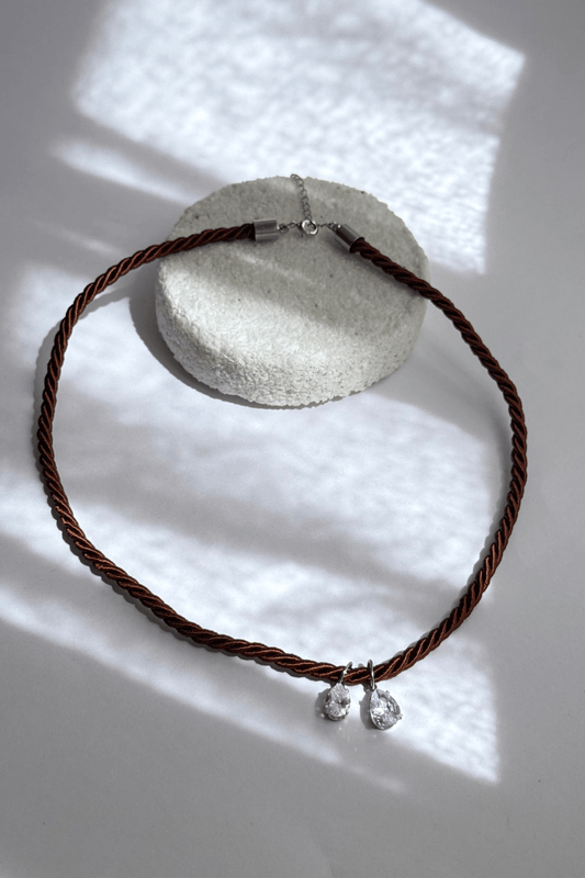 Colar Corda Colors Zicôrnias Marrom Prata Colar Corda Colors Zicôrnias Marrom Prata