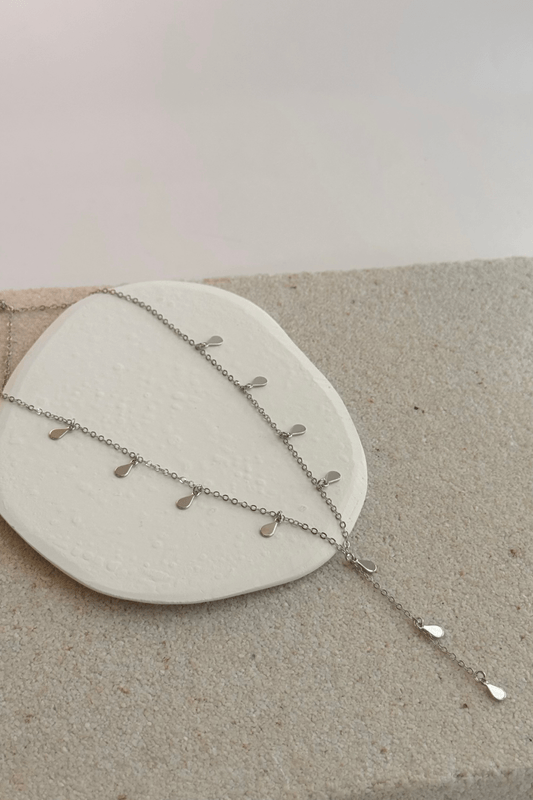 Colar Gravatinha Gotinhas Verão Prata Colar Gravatinha Gotinhas Verão Prata