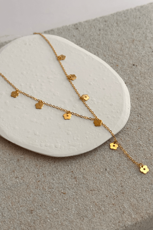 Colar Gravatinha Florzinhas Verão Dourado